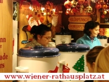 Punschtrinken am Wiener Rathausplatz