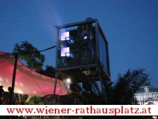 Projektor für das Sommerkino am Wiener Rathausplatz